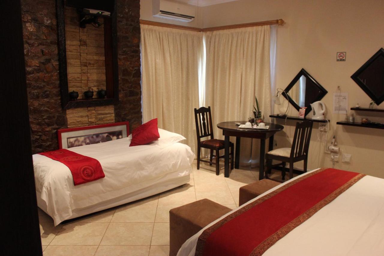 Lumley'S Place Guesthouse Pniel Bagian luar foto